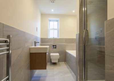 Four bedroom bespoke new build pair of semis in Buckinghamshire - Bathroom image