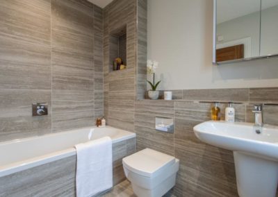 Four bedroom detached new build property in South Oxfordshire, with annex - Bathroom image